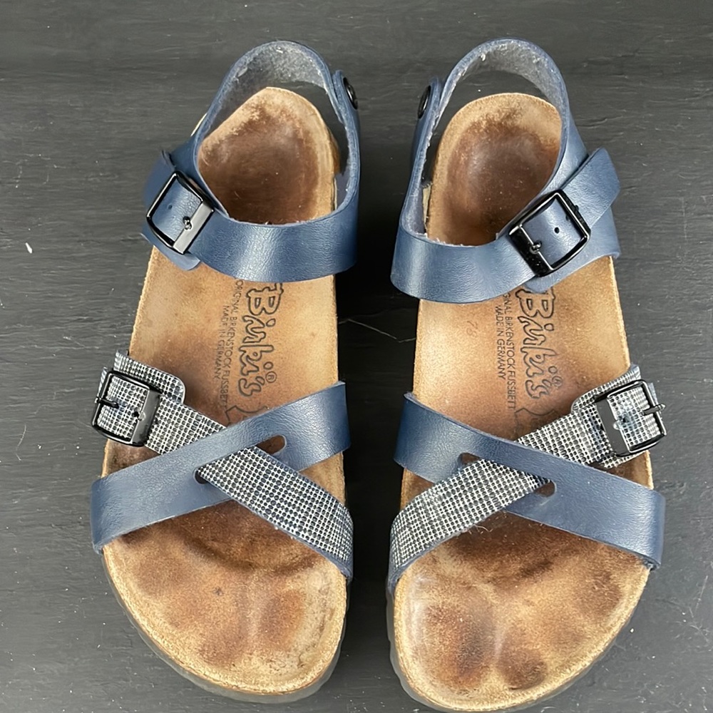 Birkis By Birkenstock Unsex
Scrap Sandals Blue Size 6 women Used very good Condt
